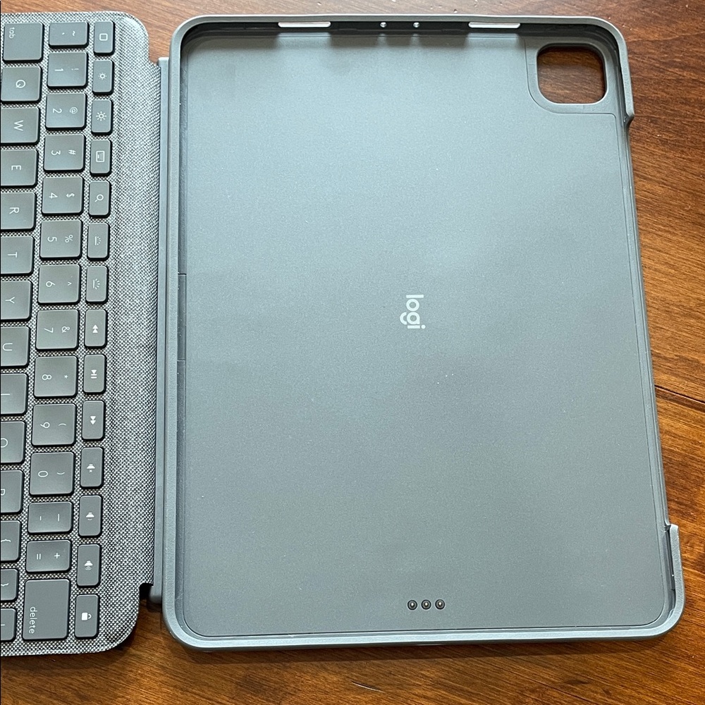 LOGITECH Grey Tablet Keyboard Case with Trackpad - Picture 7 of 7